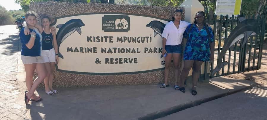 Mombasa: Snorkeling, Dolphin watching, seafood lunch. - Checking in at Shimoni and boarding the coast