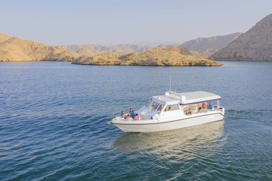 Muscat: Dolphin Watching Boat Amazing Trip - What is included on the boat