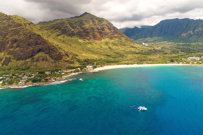 Oahu Dolphin and Snorkel Tour with Waikiki Pickup & Lunch - Lunch, hula, and the onboard atmosphere