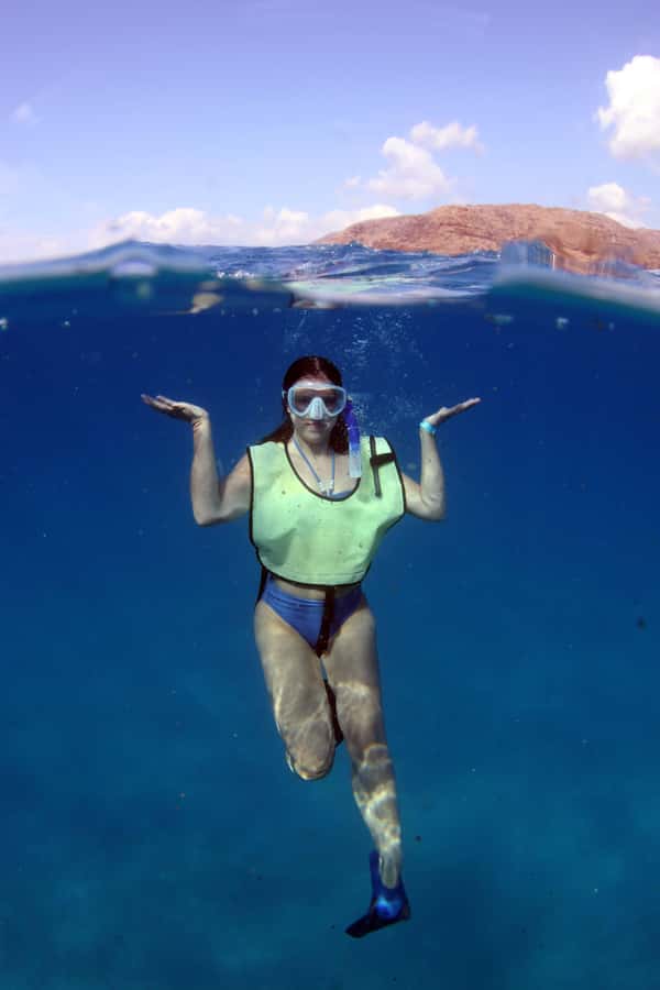 Oahu: Snorkeling & Dolphin Watch Cruise w/ Luau Style Buffet - Snorkeling in clear water