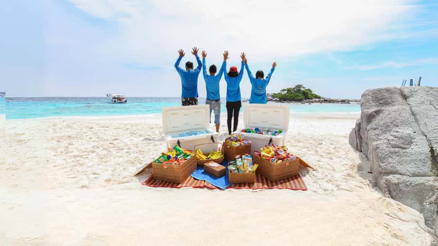 Phuket: Raya Island, Maithon Island, & Dolphin Spotting Tour - Lunch and beach time on Raya Yai