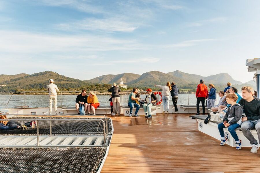 Port d'Alcudia: Sunrise at Sea & Dolphin Watching Boat Tour - Breakfast on the ride back