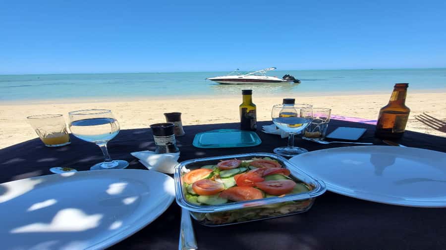 Private Île aux Bénitiers Boat: Dolphin Snorkeling & Lobster - Snorkeling beside Crystal Rock