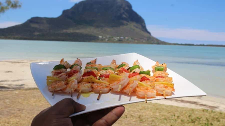 Private Île aux Bénitiers Boat: Dolphin Snorkeling & Lobster - What to bring and what to expect