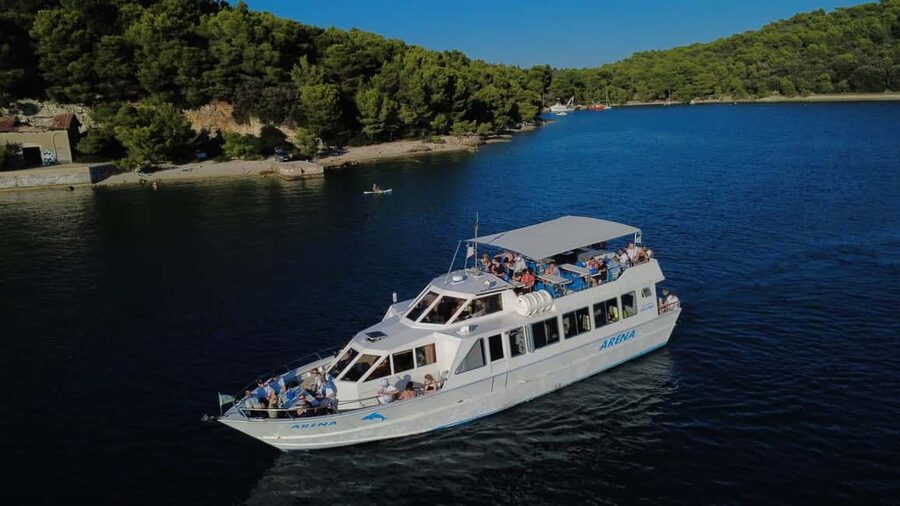 Pula: Brijuni Dolphins Sunset Cruise with Dinner and Drinks - Watching for dolphins near Brijuni
