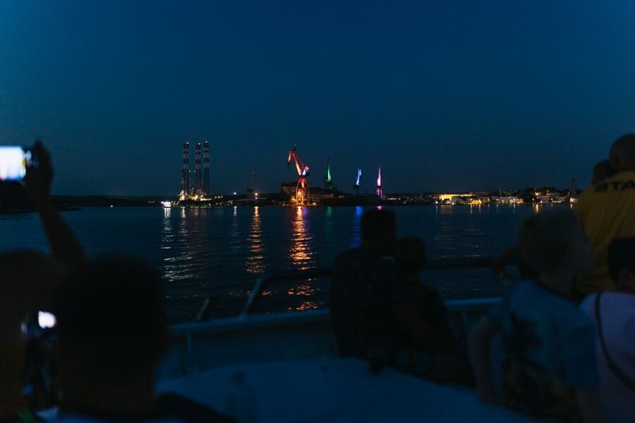 Pula: Dolphin&Sunset Cruise in Brijuni with Dinner&Drinks - Dinner, wine, and the limits of the open bar