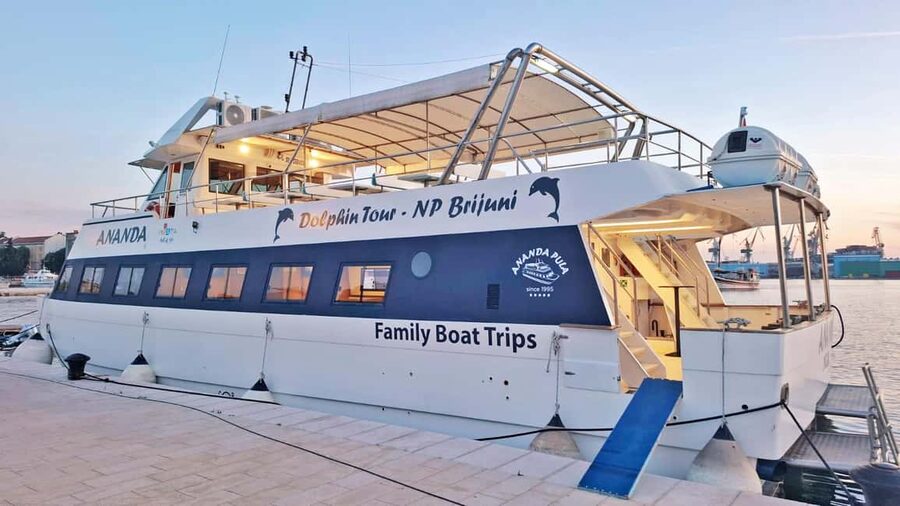 Pula: Dolphin Sunset Cruise to Brijuni with Dinner & Drinks - Dinner on Board: Practical Expectations