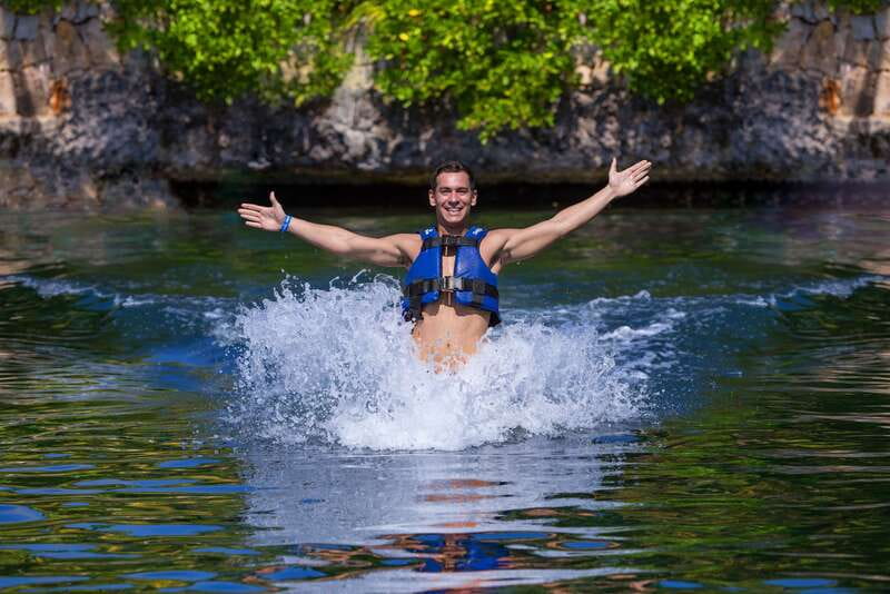 Riviera Maya: Swim with dolphins Primax - Starting with dolphin facts and basic interaction