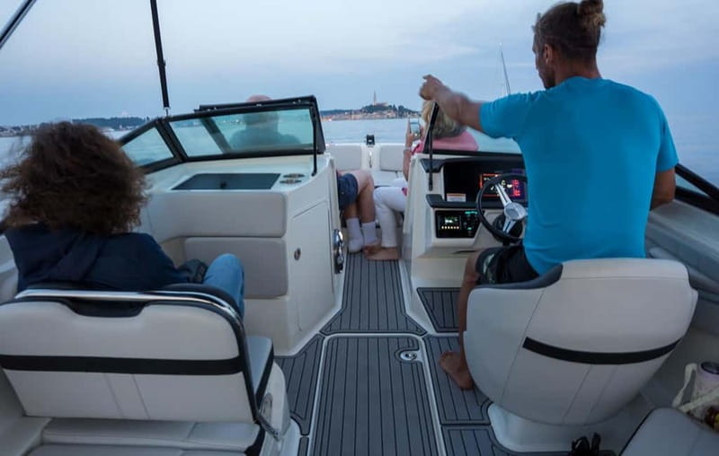 Rovinj: Dolphin Watching Sunset Speedboat Tour with Drinks - Why the small boat makes a difference