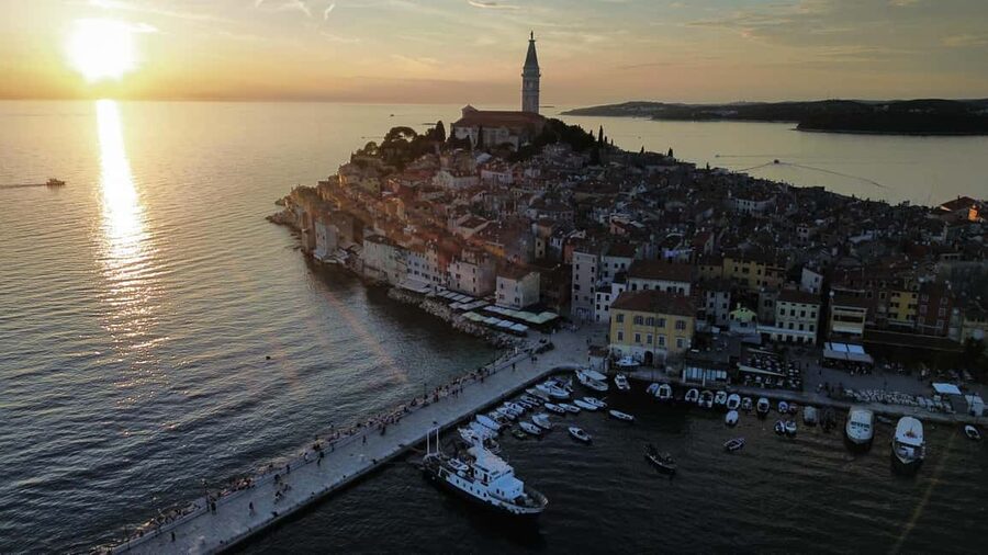 Rovinj: Sunset Speedboat Tour with Dolphin Watching - The first ride along Rovinj’s coast