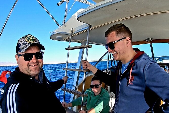 Royal Dolphin House Sea Trip Hurghada - Getting ready for the first snorkeling stop