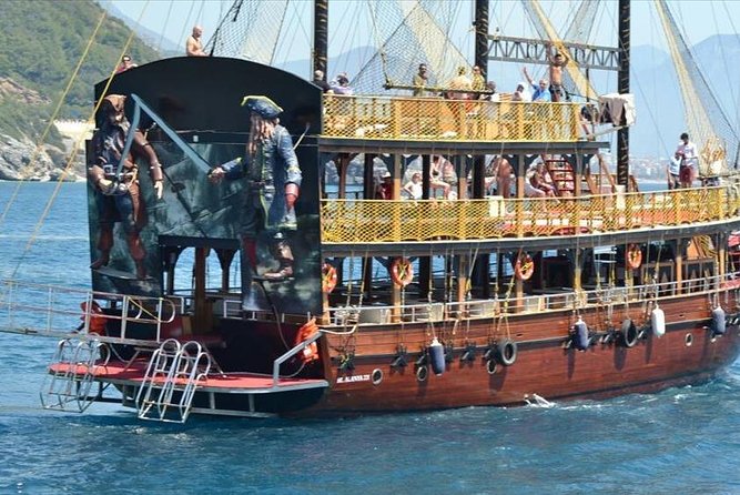 "Side: Boat Adventure to Dolphin Island – Swim and Enjoy Lunch" - Dolphins, turtles, and the value of luck