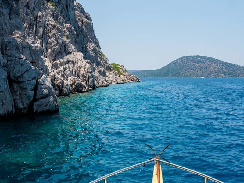 Side: Dolphins Island Cruise with Swimming Stops and Lunch - Foam party, music, and the social side