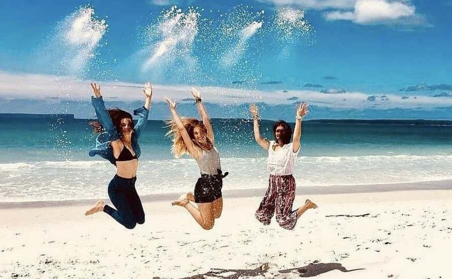 Sydney: Jervis Bay Day Trip with Dolphins, Roos & Beach Time - One hour in Huskisson for lunch
