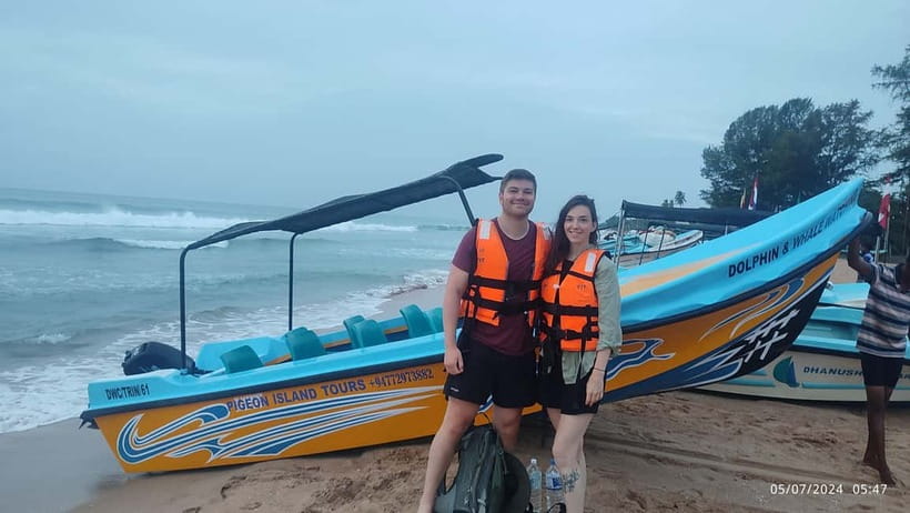 Trincomalee: Dolphin & Whale Watching Boat Tour - What to bring for the morning at sea