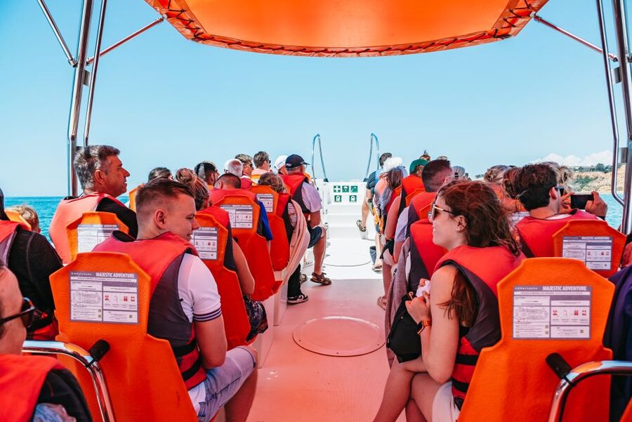 Vilamoura: Benagil Cave Boat Tour with Entry&Dolphin search - Key points to know before you book