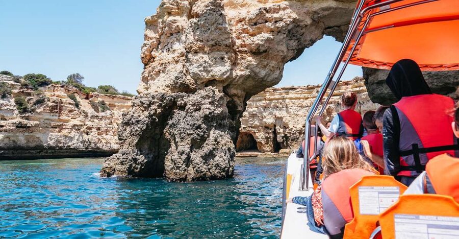 Vilamoura: Benagil Cave Boat Tour with Entry&Dolphin search - From Vilamoura Marina to the open coast