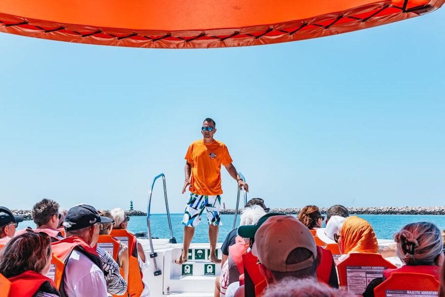 Vilamoura: Benagil Cave Boat Tour with Entry&Dolphin search - The guide makes the difference