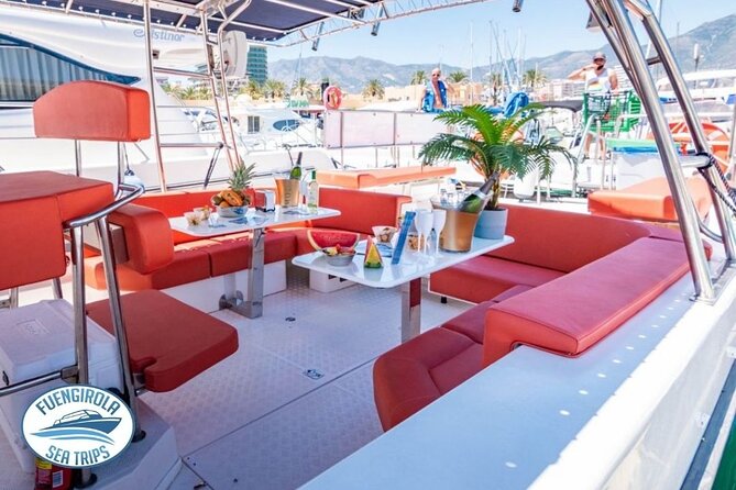Walk and dolphin watching in Fuengirola + 1 drink - One drink while you watch the coast